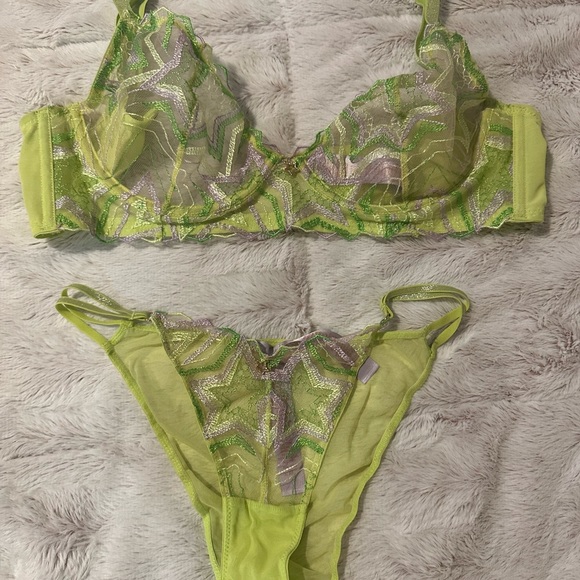 Savage x fenty SHINING STAR LACE STRING BIKINI
COLOR: LIME - Picture 2 of 4